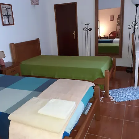 Casa Da Tauria בית הארחה אנטוגויה דה באלייה